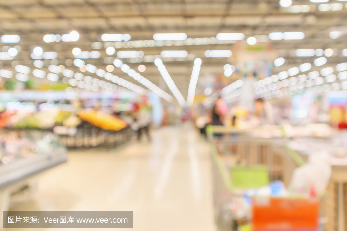 超市内部杂货产品模糊散焦背景与散焦光